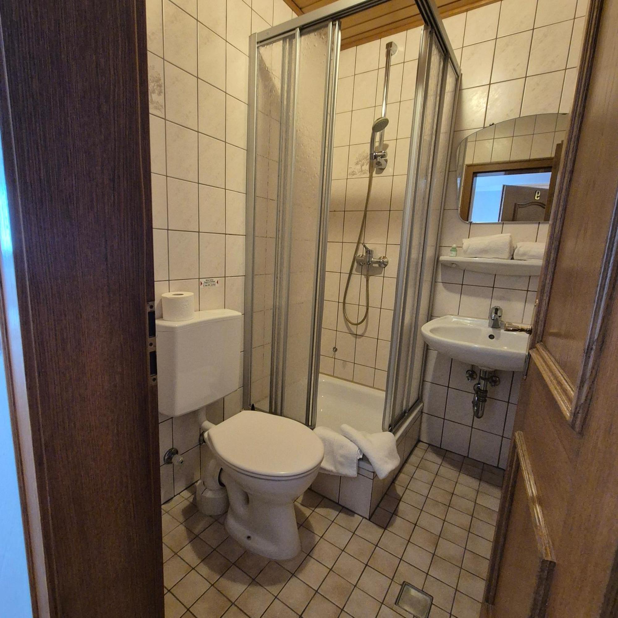 Gasthof Tut Neurenberg Buitenkant foto